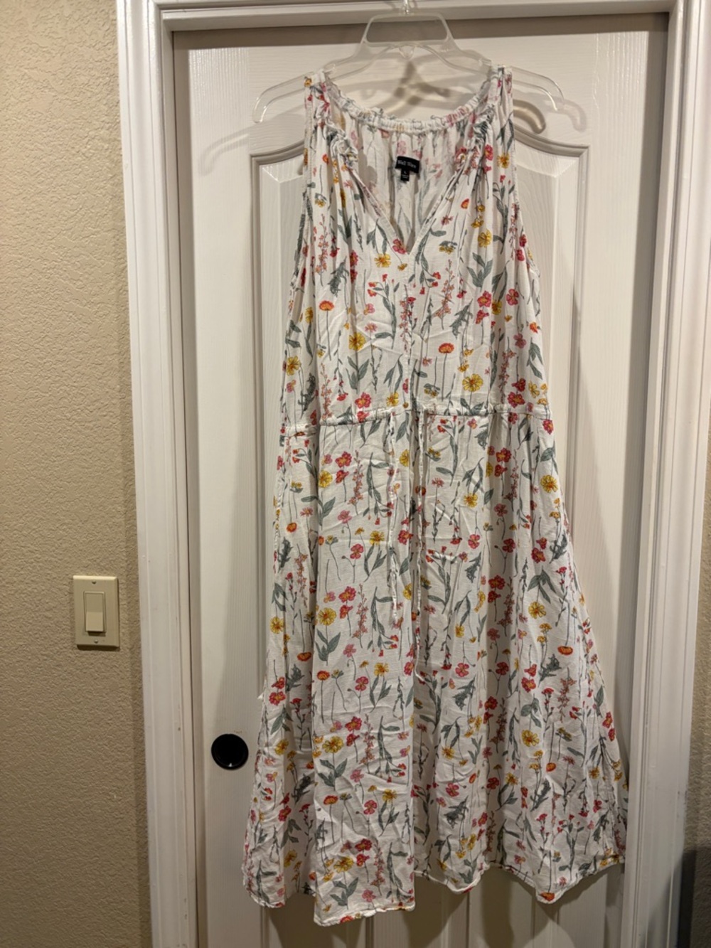 Well worn Floral Tie-Waist Sundress - White with Pink & Yellow Flowers size L - Picture 2 of 6